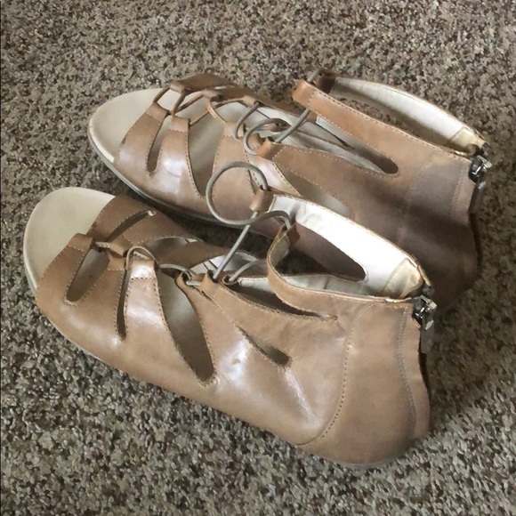 Kenneth Cole Gladiator Sandal - Picture 2 of 3